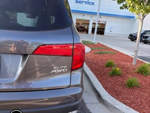 Used 2017 Honda Pilot Elite image 5