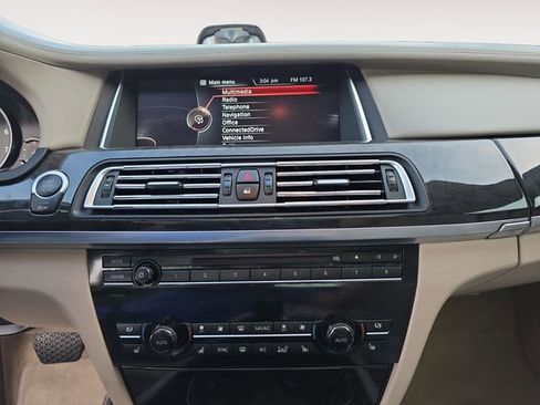 Used 2015 BMW 750Li image 10