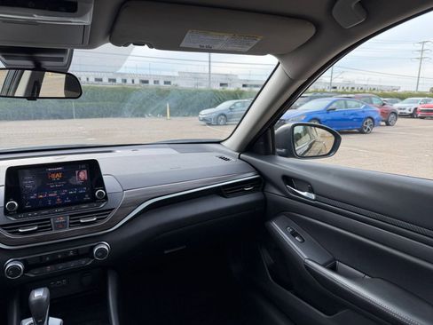 Used 2024 Nissan Altima 2.5 SV image 35
