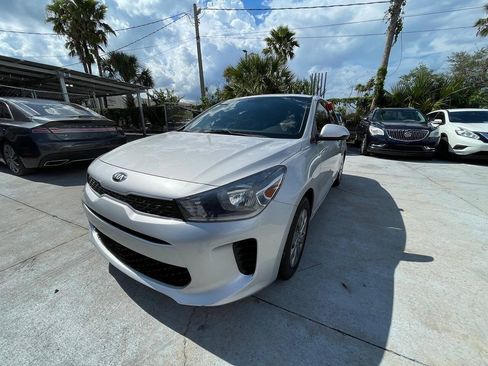Used 2019 Kia Rio S FWD image 2