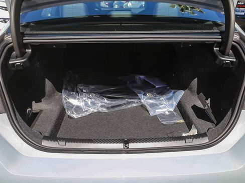 New 2026 BMW 550e xDrive w/ Premium Package image 22