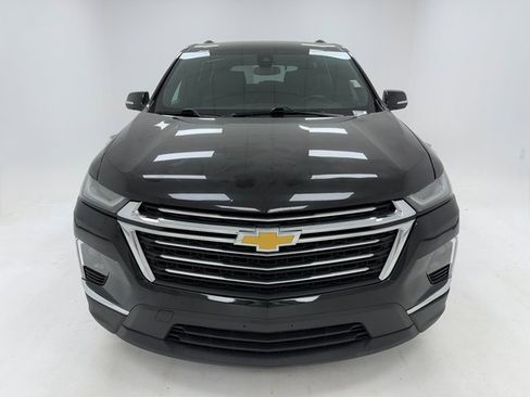 Used 2023 Chevrolet Traverse LT image 3