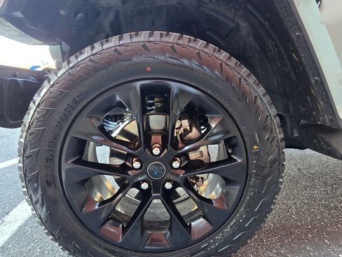 Used 2024 Jeep Wrangler Unlimited Sahara image 11