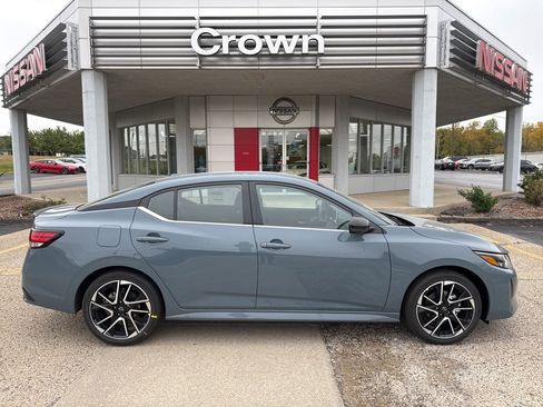 New 2025 Nissan Sentra SR image 3