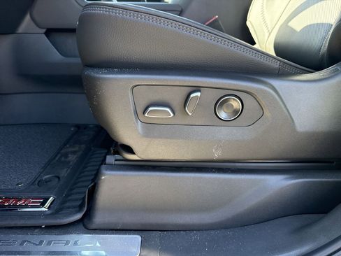 New 2026 GMC Sierra 2500 Denali w/ Denali Reserve Package image 14