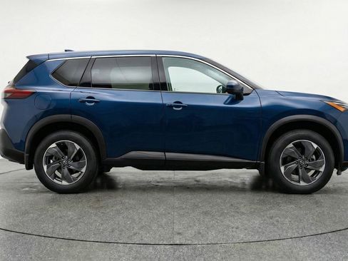 Used 2025 Nissan Rogue SV image 9