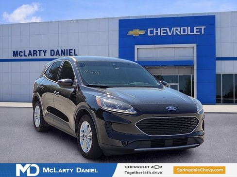 Used 2021 Ford Escape SE FWD image 1
