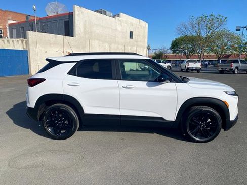 New 2026 Chevrolet TrailBlazer LT w/ Midnight Edition FWD image 7