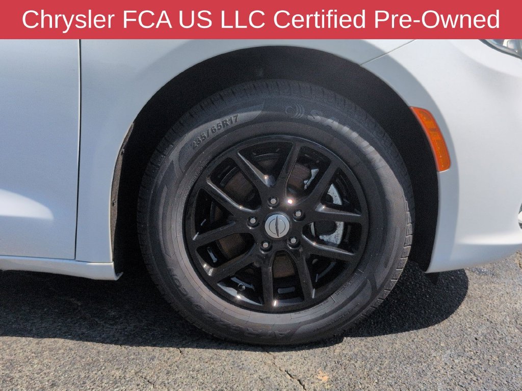 Used 2025 Chrysler Pacifica Select FWD image 12