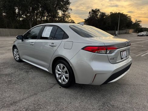 Used 2021 Toyota Corolla LE image 6