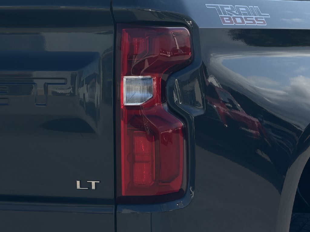 Used 2021 Chevrolet Silverado 1500 LT Trail Boss w/ Convenience Package II AWD/4WD image 12