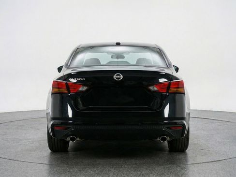 Used 2025 Nissan Altima 2.5 SV FWD image 7