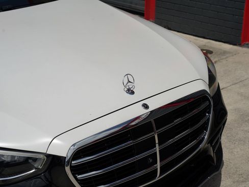 Used 2024 Mercedes-Benz S 580 4MATIC Sedan w/ AMG Line image 2