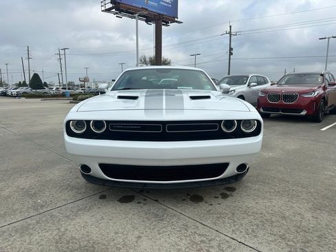 Used 2023 Dodge Challenger SXT image 2