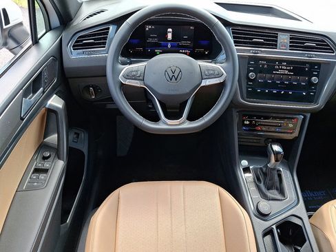 Used 2022 Volkswagen Tiguan SE AWD/4WD image 12
