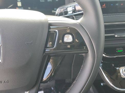 New 2026 Lincoln Corsair Premiere image 18