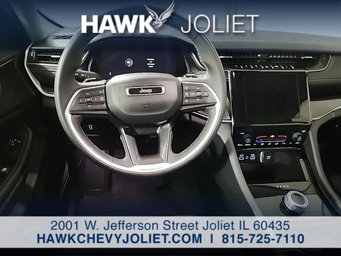 Used 2023 Jeep Grand Cherokee Laredo AWD/4WD image 15