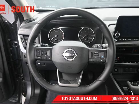 Used 2025 Nissan Rogue SV FWD image 18