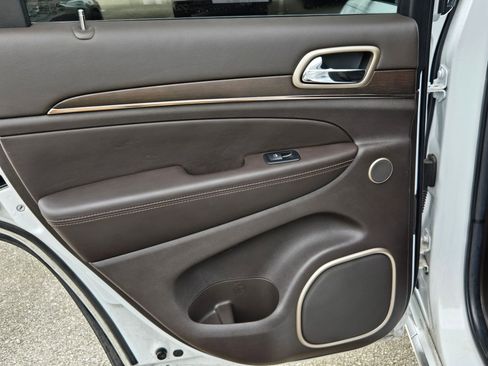 Used 2015 Jeep Grand Cherokee Summit w/ Platinum Series Group AWD/4WD image 16