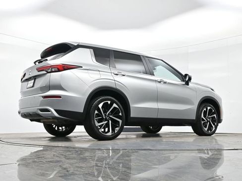 Used 2024 Mitsubishi Outlander SE image 30