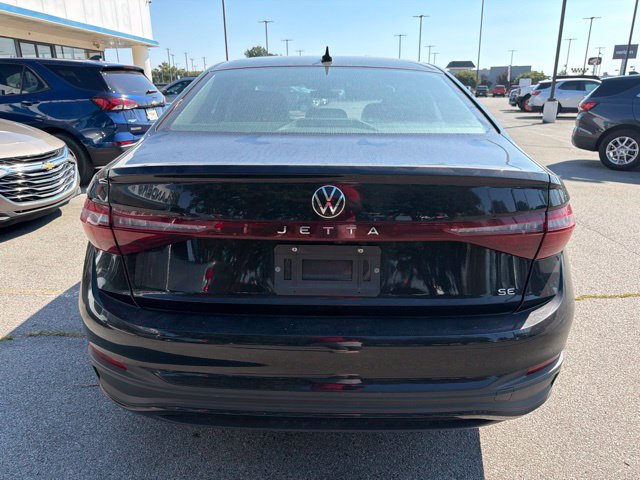 Used 2025 Volkswagen Jetta SE FWD image 4