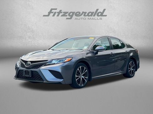 Used 2018 Toyota Camry SE w/ Convenience Package FWD image 2