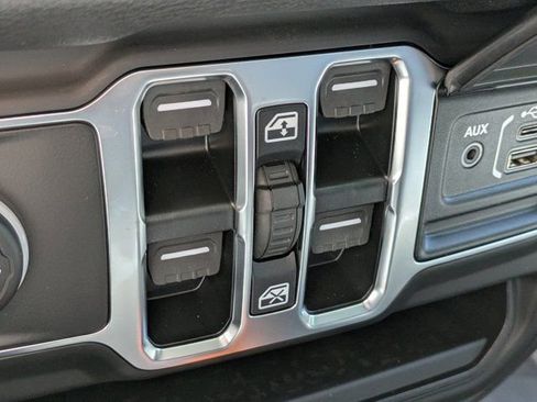 New 2025 Jeep Gladiator Sport image 20