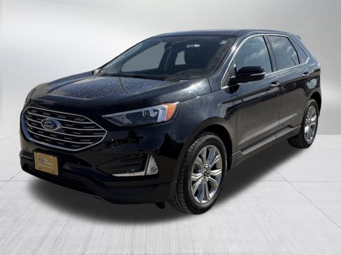 Certified 2024 Ford Edge Titanium image 3