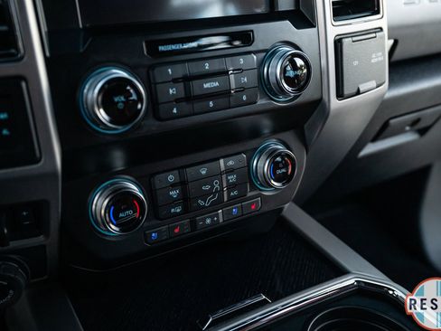 Used 2020 Ford F350 Platinum w/ Tremor Off-Road Package image 22