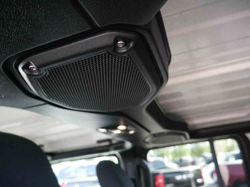 Used 2023 Jeep Wrangler Unlimited Sahara AWD/4WD image 19