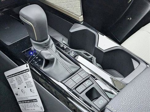 Used 2025 Toyota Camry XLE image 12