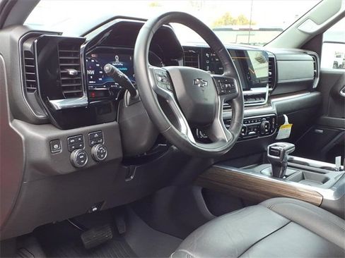 Used 2024 Chevrolet Silverado 1500 LT Trail Boss w/ Convenience Package II image 9