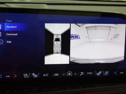 Used 2025 Chevrolet Traverse High Country image 32