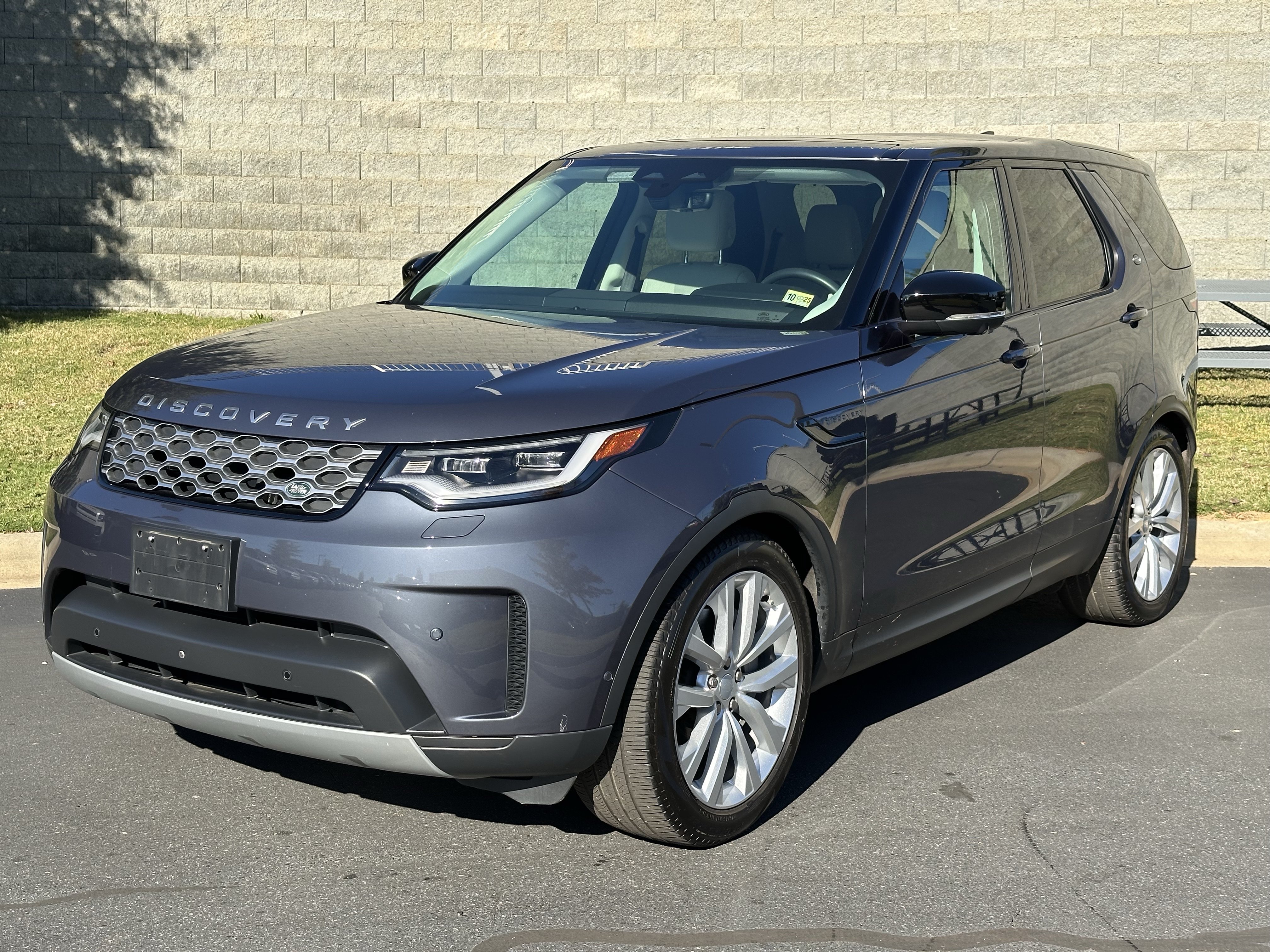 Certified 2024 Land Rover Discovery S AWD/4WD image 1