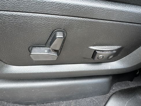 Used 2025 RAM 2500 Big Horn AWD/4WD image 9