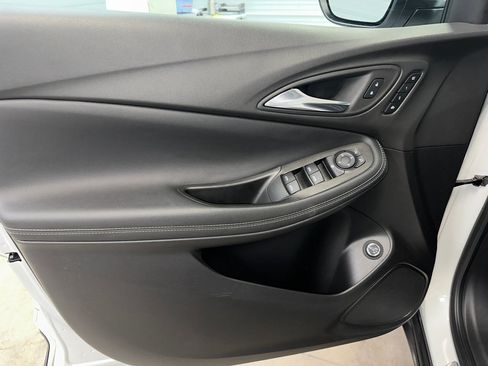 Used 2022 Buick Encore GX Essence w/ Experience Buick Package AWD/4WD image 5