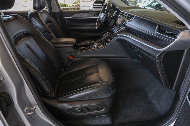Used 2022 Jeep Grand Cherokee L Limited w/ Black Appearance Package AWD/4WD image 35