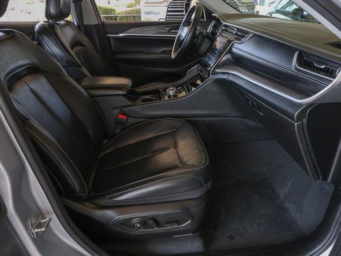 Used 2022 Jeep Grand Cherokee L Limited w/ Black Appearance Package AWD/4WD image 35