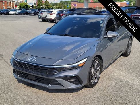 Used 2025 Hyundai Elantra Limited FWD image 6