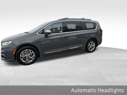 Used 2022 Chrysler Pacifica Limited image 13