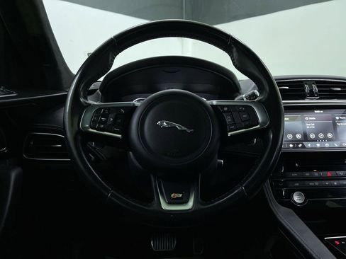 Used 2018 Jaguar F-PACE S image 7