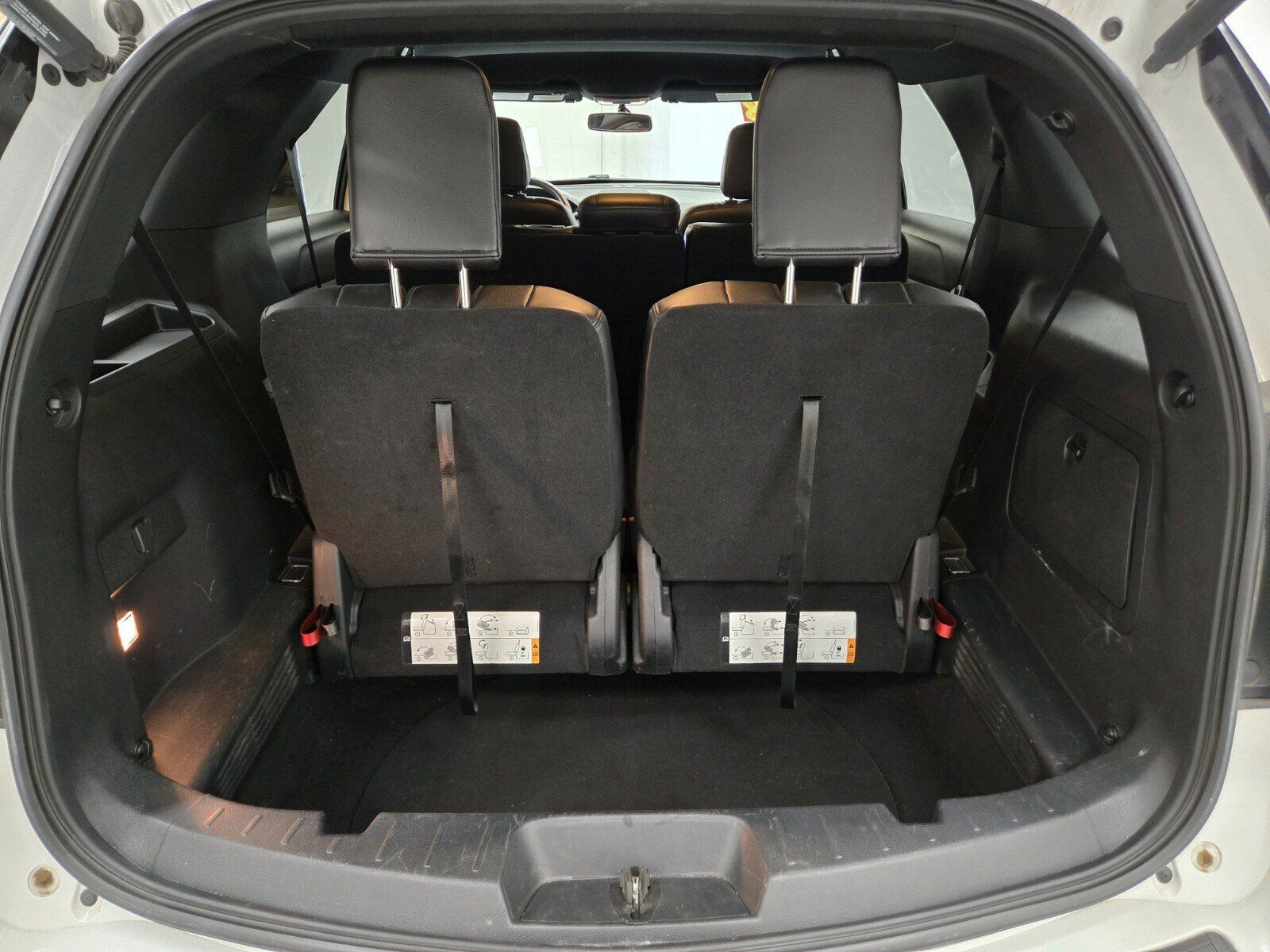 Used 2018 Ford Explorer XLT w/ Equipment Group 202A AWD/4WD image 11