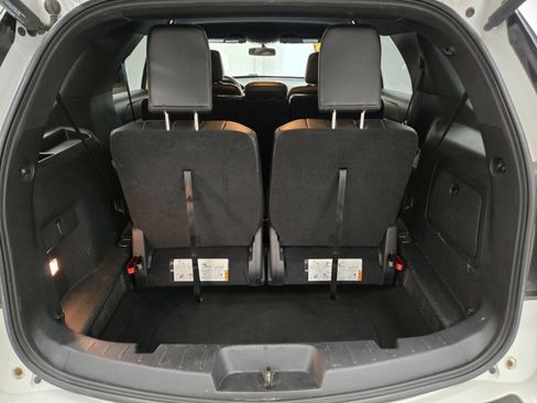 Used 2018 Ford Explorer XLT w/ Equipment Group 202A AWD/4WD image 11