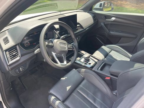 Used 2022 Audi Q5 2.0T Premium Plus w/ Premium Plus Package AWD/4WD image 11