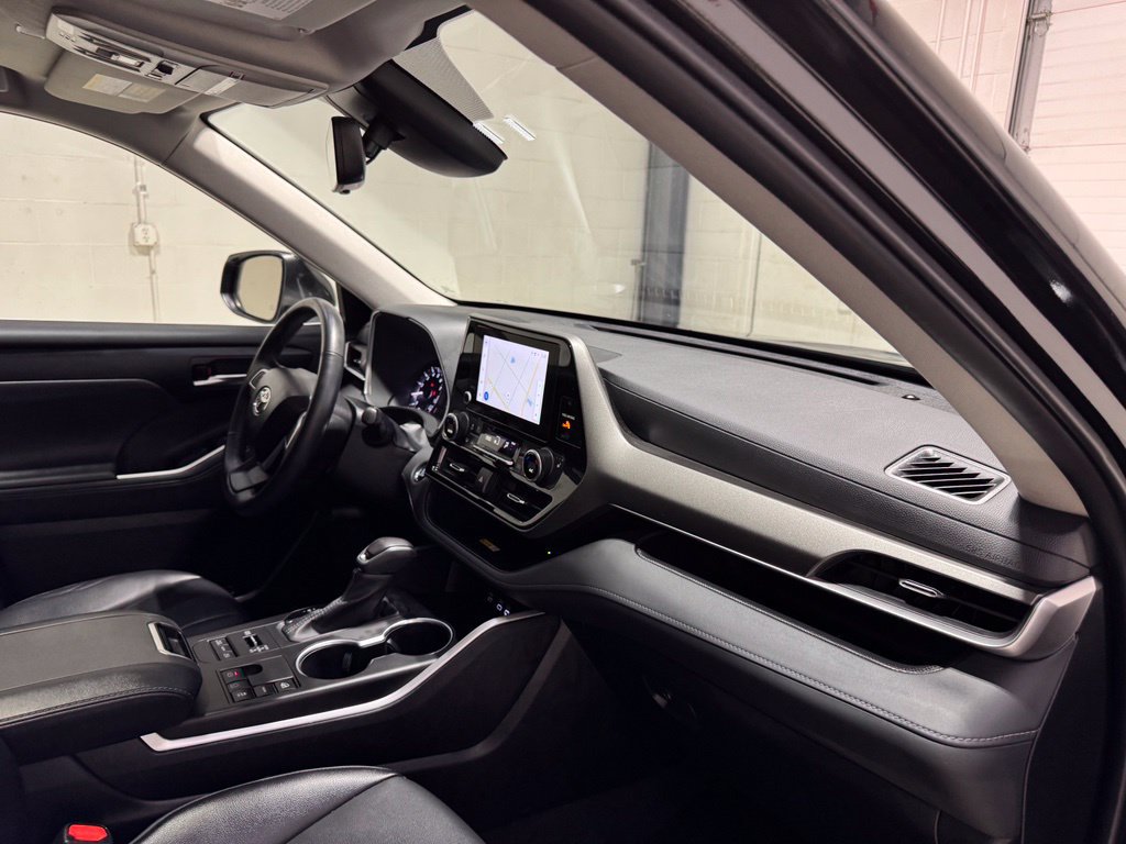 Used 2023 Toyota Highlander XLE AWD/4WD image 34