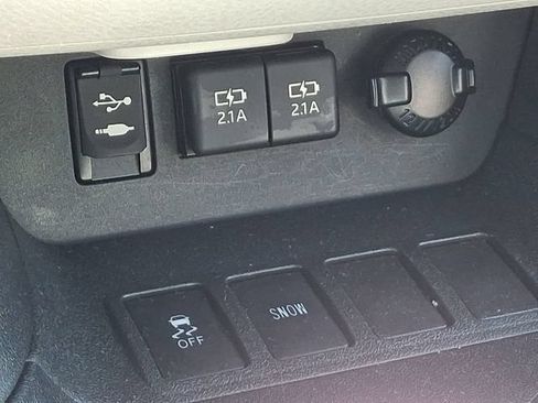 Used 2019 Toyota Highlander XLE FWD image 15
