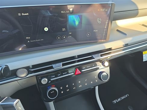 Certified 2025 Hyundai Tucson Limited FWD image 24