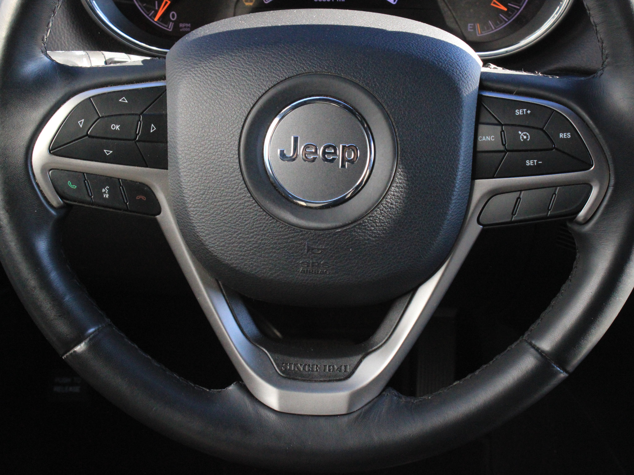 Used 2019 Jeep Grand Cherokee Laredo AWD/4WD image 17
