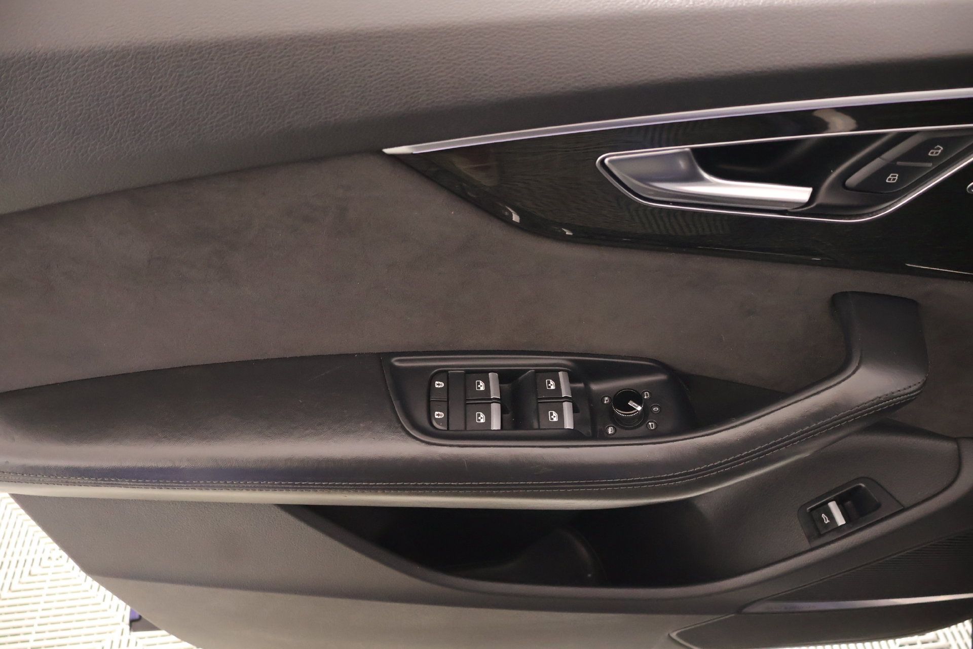 Used 2020 Audi Q8 Prestige w/ Prestige Package AWD/4WD image 17