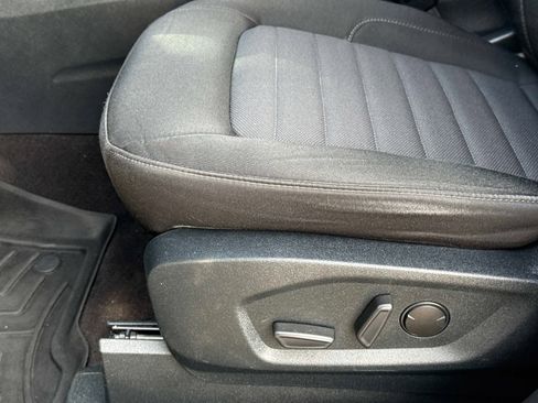 Used 2020 Ford Edge SE FWD image 22